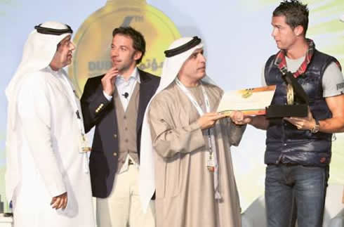Cristiano Ronaldo receiving an award in Dubai, while Alessandro del Piero chats with a rich Shayk from the United Arab Emirates