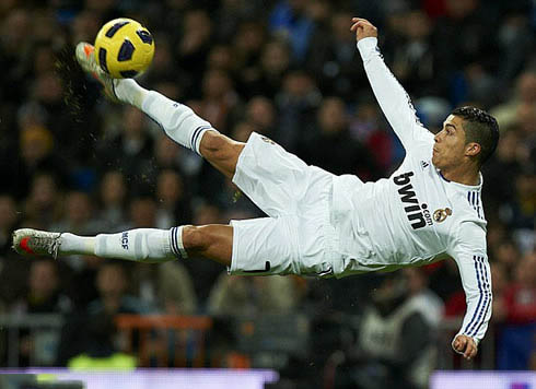 Cristiano Ronaldo in a striker acrobatic movement