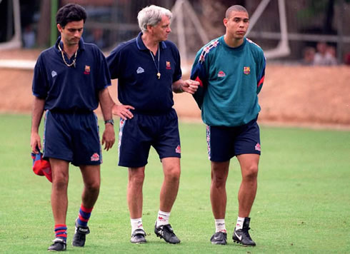 José Mourinho, Bobby Robson and Ronaldo Nazário de Lima at Barcelona in the 90's