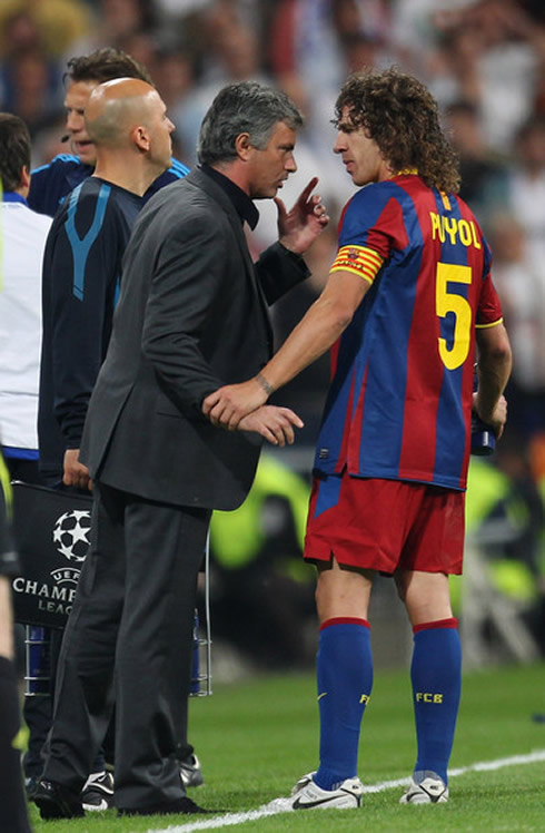 José Mourinho talking to Carles Puyol, in Real Madrid vs Barcelona