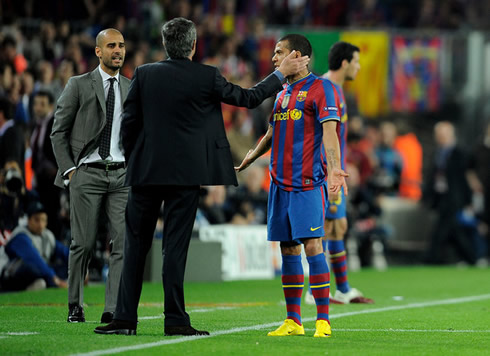 José Mourinho talking to Daniel Alves and Pep Guardiola in a Real Madrid vs Barcelona Clasico in 2011-2012