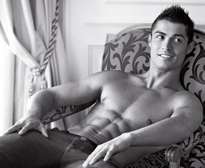 Cristiano Ronaldo abs in the cleaning lady advertising spot