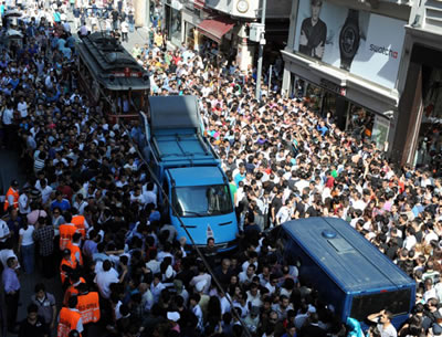 Cristiano Ronaldo and the fans in the crowded streets in Instanbul, Turkey