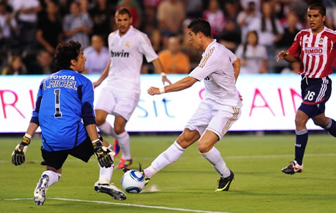 Cristiano Ronaldo shot in the match Real Madrid vs Chivas Guadalajara