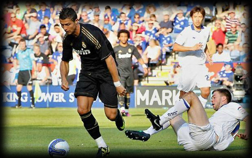 Cristiano Ronaldo playing against Leicester City