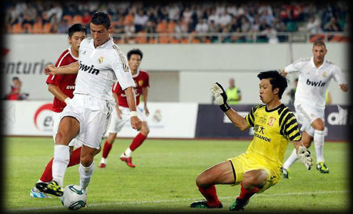 Cristiano Ronaldo backheel goal against Guangzhou Evergrande, in China