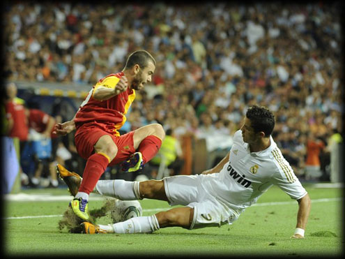 Cristiano Ronaldo sliding tackle against Galatasaray