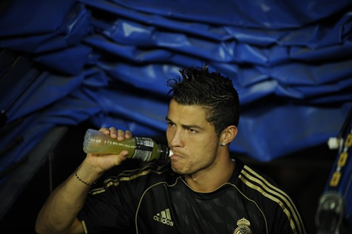 Cristiano Ronaldo drinking a Powerade