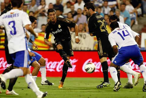 Cristiano Ronaldo shooting against Zaragoza in La Liga 2011-12 debut