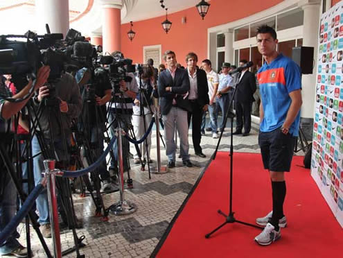 Cristiano Ronaldo talking to the journalists
