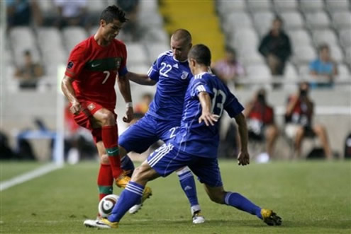 Cristiano Ronaldo dribbling two defenders from Cyprus