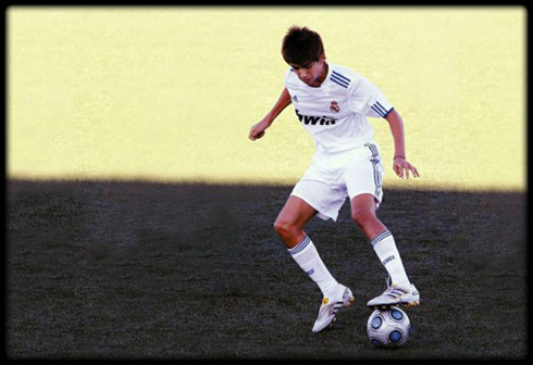 Enzo Zidane showing skills similar to his father, Zinedine Zidane, in Real Madrid training session in 2011-2012