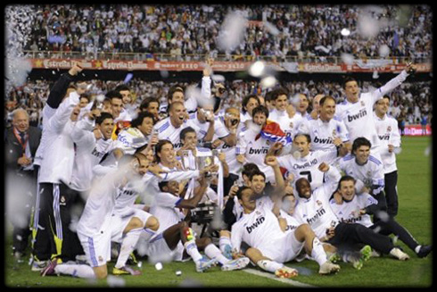 Real Madrid team photo after winning the Copa del Rey in the 2010-2011 season