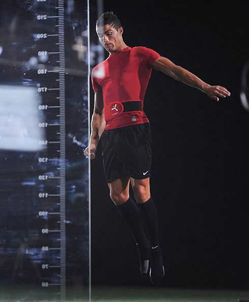 Cristiano Ronaldo in Castrol Edge: Tested to the limit documentary photo/picture 6