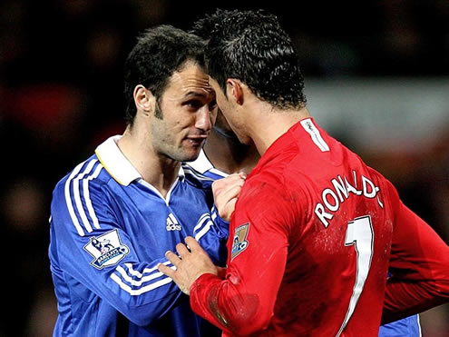 Ricardo Carvalho fight with Cristiano Ronaldo, in a Manchester United vs Chelsea match, in the English Premier League