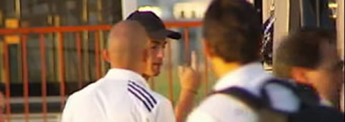 Cristiano Ronaldo showing the middle finger to Racing Santander fans, in Real Madrid arrival to Santander