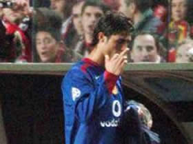 Cristiano Ronaldo showing the middle finger to Portuguese fans, in Benfica vs Manchester United in the UEFA Champions League, after being substituted