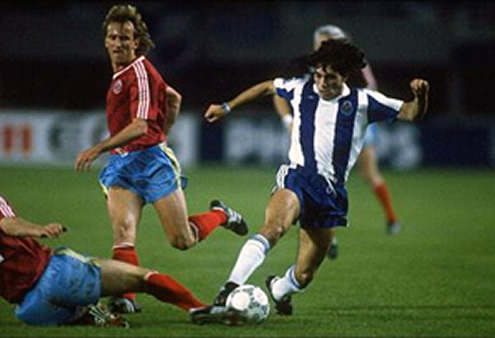 Paulo Futre playing for F.C. Porto against Bayern Munich, in the UEFA Champions League final in 1986-1987, which F.C. Porto won 2-1 with a backheel goal by Rabah Madjer
