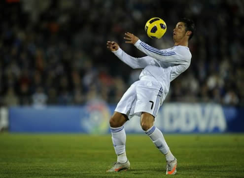 Cristiano Ronaldo controling and receiving the ball on his chest, in Real Madrid 2010-2011