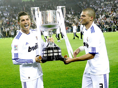 Cristiano Ronaldo and Pepe, holding the Copa del Rey trophy
