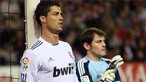 Cristiano Ronaldo and Iker Casillas preparing to defender a corner-kick against Real Madrid