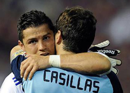 Cristiano Ronaldo showing his good friendship with Iker Casillas, while giving him a big hug