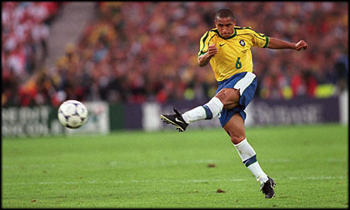 Roberto Carlos taking a free-kick for Brazil