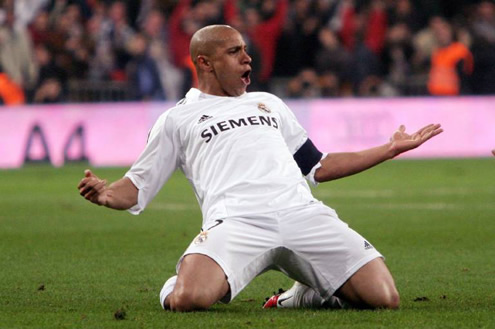 Roberto Carlos celebrating a goal for Real Madrid
