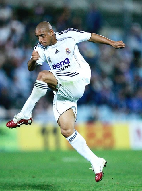 Roberto Carlos legendary powerful free-kick and shot