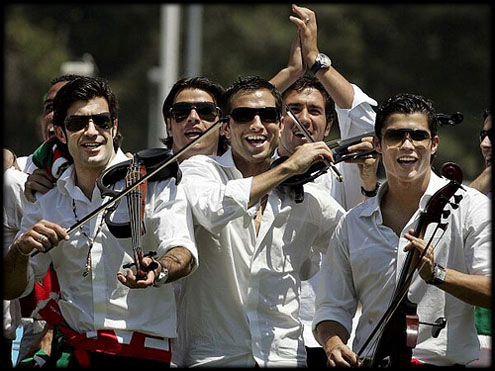 Cristiano Ronaldo, Figo and Pauleta playing the violin in a Portuguese advertisement spot