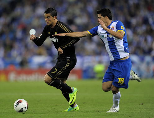 Cristiano Ronaldo running side by side with an Espanyol defender