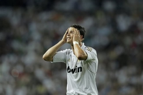 Cristiano Ronaldo scratchinh his head with both hands in Real Madrid 2011-2012