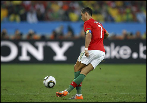 Cristiano Ronaldo makes a special trick pass, with the his right leg going behind his left, and touching the ball with the outside part of his foot