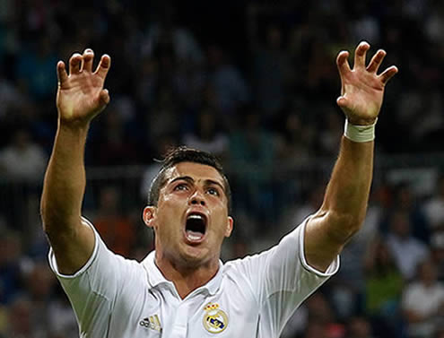 Cristiano Ronaldo dedicates his last goal to his son, Cristiano Ronaldo Jr., by doing the claw gesture celebration