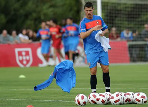 Cristiano Ronaldo in a Portuguese National Team training session, throwing a jacket/sweat to the ground