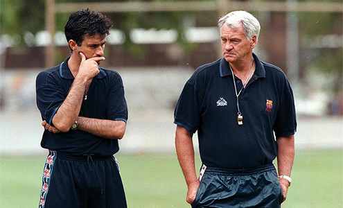José Mourinho talking with Bobby Robson in Barcelona, when he was still an assistant coach