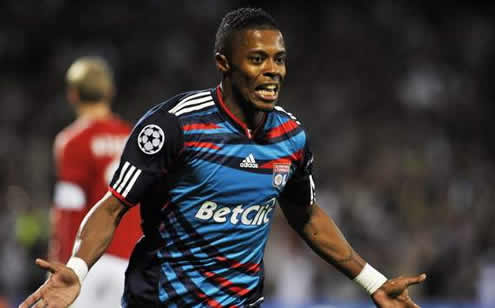 Michel Bastos celebrating after having scored a goal for Olympique Lyon