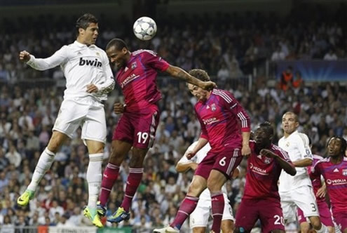 Cristiano Ronaldo assists Benzema with a header in the first post