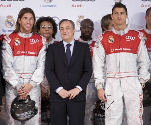 Sergio Ramos, Florentino Pérez and Cristiano Ronaldo posing for a photo in Real Madrid and Audi ceremony