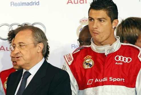 Cristiano Ronaldo taking a photo near Florentino Pérez