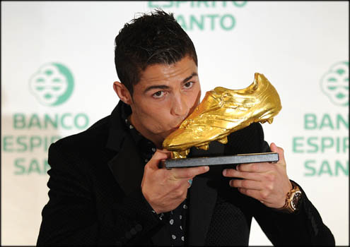 Cristiano Ronaldo kissing the European Golden Shoe award (Golden Boot 2010-2011)
