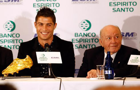 Cristiano Ronaldo smiling and seated next to Alfredo Di Stéfano